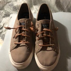 SPERRY 8.5 LIKE NEW Memory Foam very comfortable